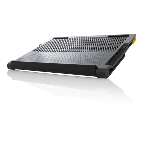 Chill Mat+ With 4-Port Hub AWE81EU