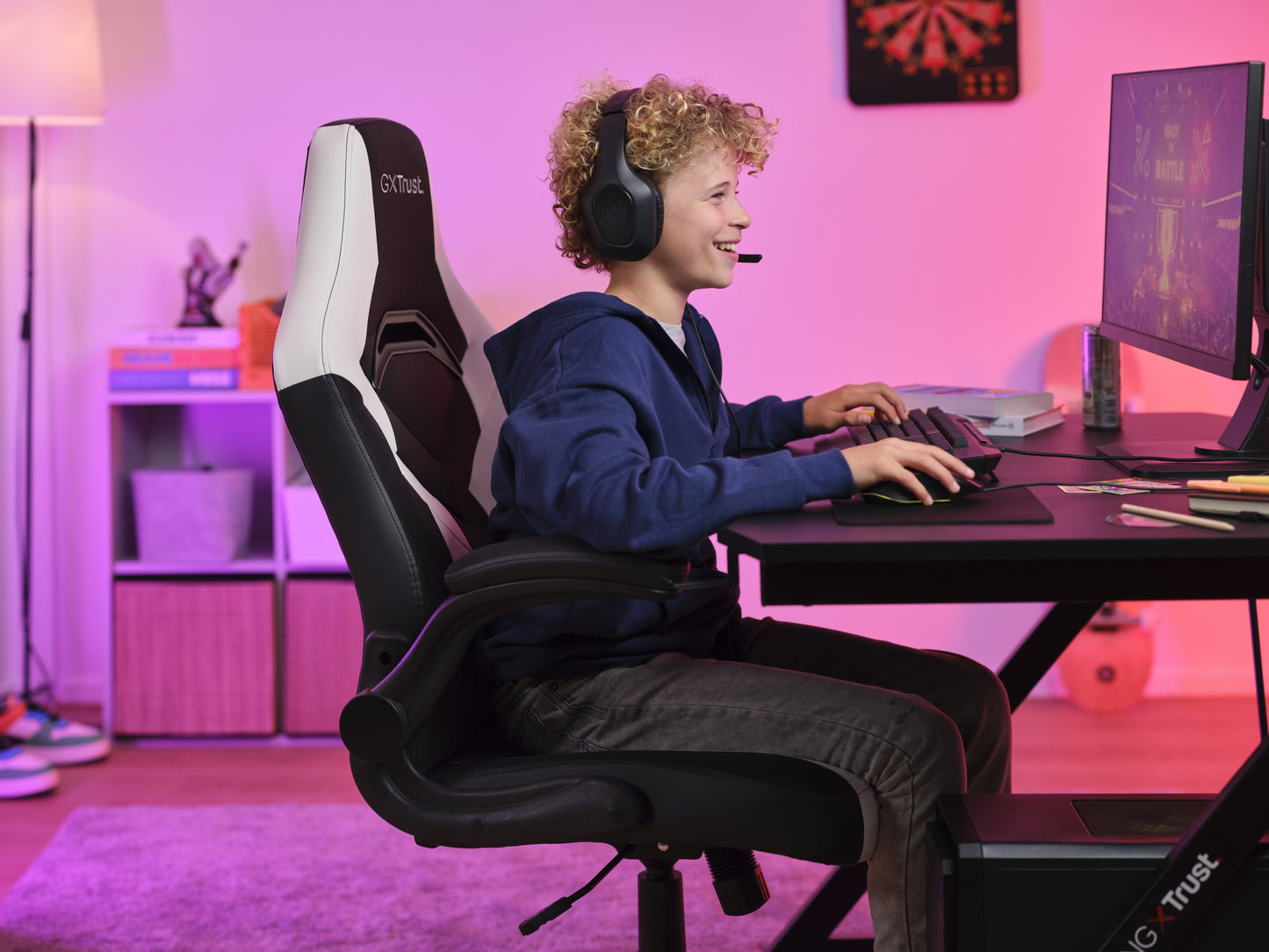 TRUST GXT703W RIYE GAMING CHAIR WHITE