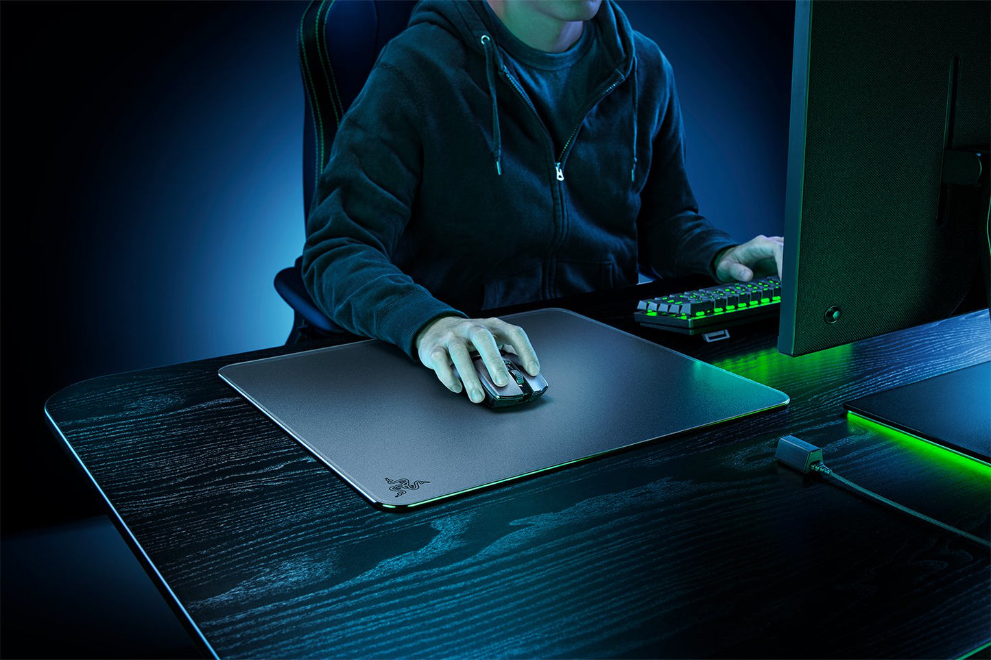Razer Atlas - Premium Tempered Glass Mat - Black