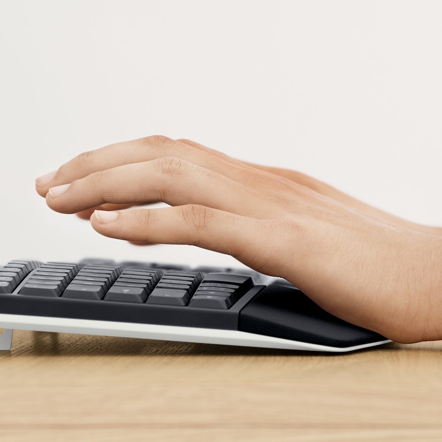 Logitech MK850 Performance Wireless Combo