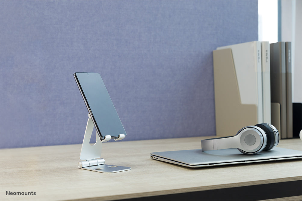 NewStar Phone Desk Stand (suited for phones up to 7) silver