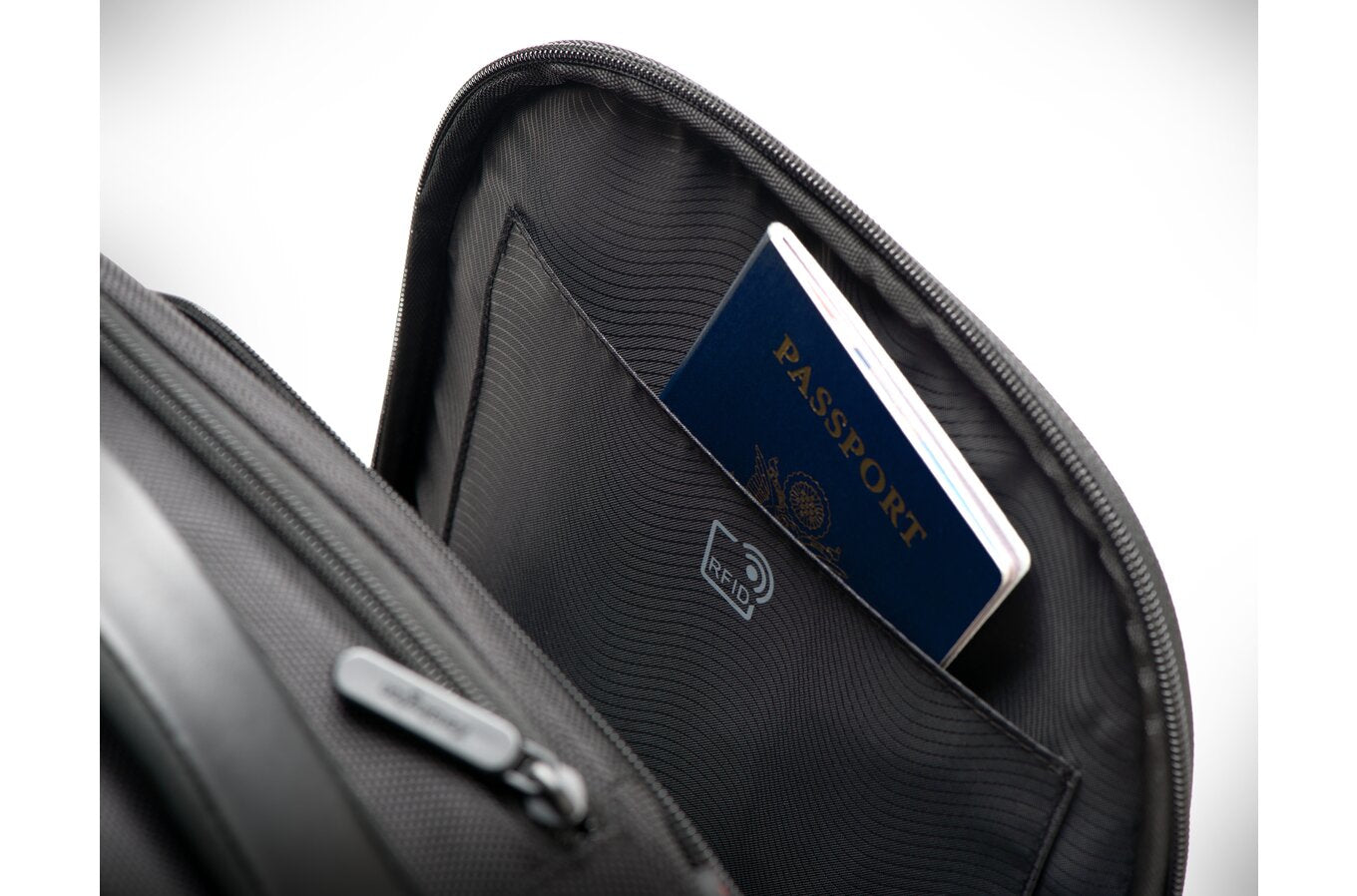 Contour 2.0 17IN Pro Laptop Backpack K60381EU