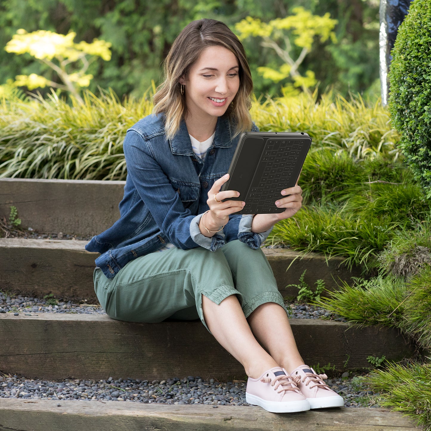 Logitech Rugged Folio iPad (7th + 8th+ 9th generation). - GRAPHITE - Azerty