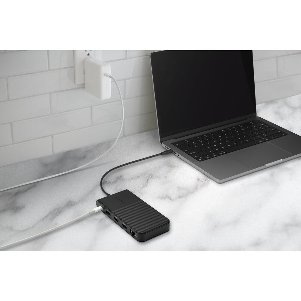 UH1500P EQ USB-C Triple Video Mobile Doc K34039WW