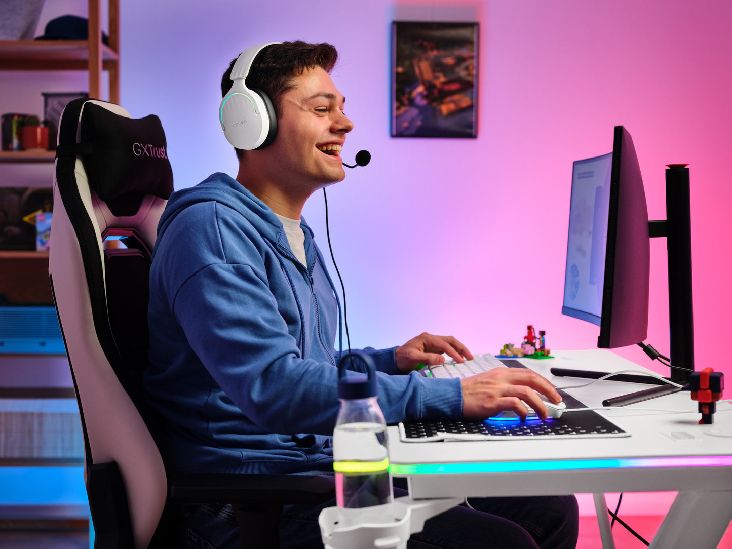 TRUST GXT709W LUMINUS RGB GAMING DESK