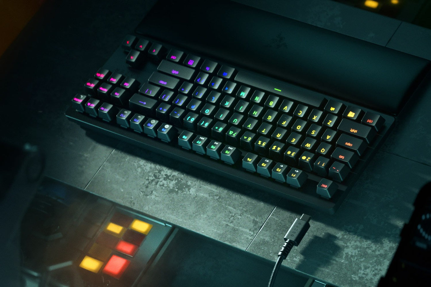 Razer Huntsman V2 Tenkeyless Analog Keyboard (Red Switch) - French Azerty Layout