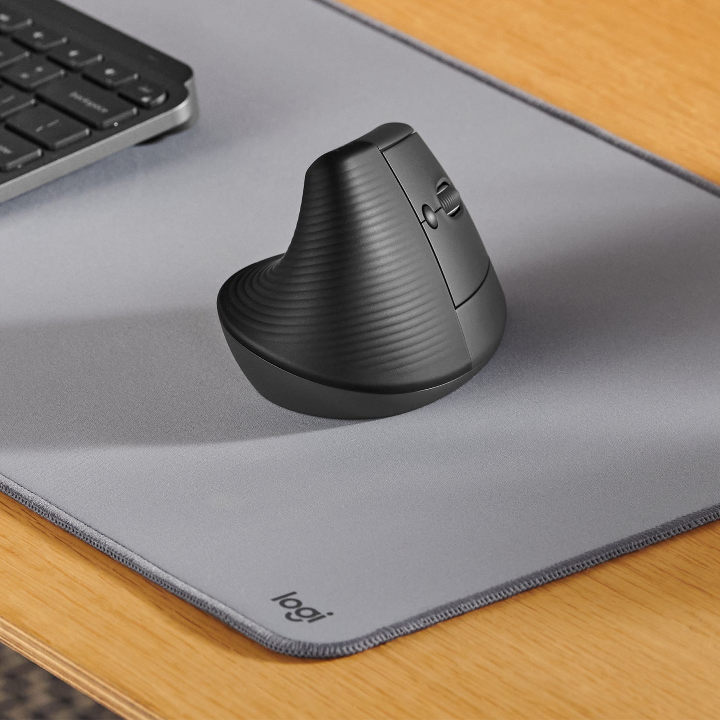 LOGITECH LIFT Right Vertical Ergonomic Mouse - GRAPHITE / BLACK - EMEA