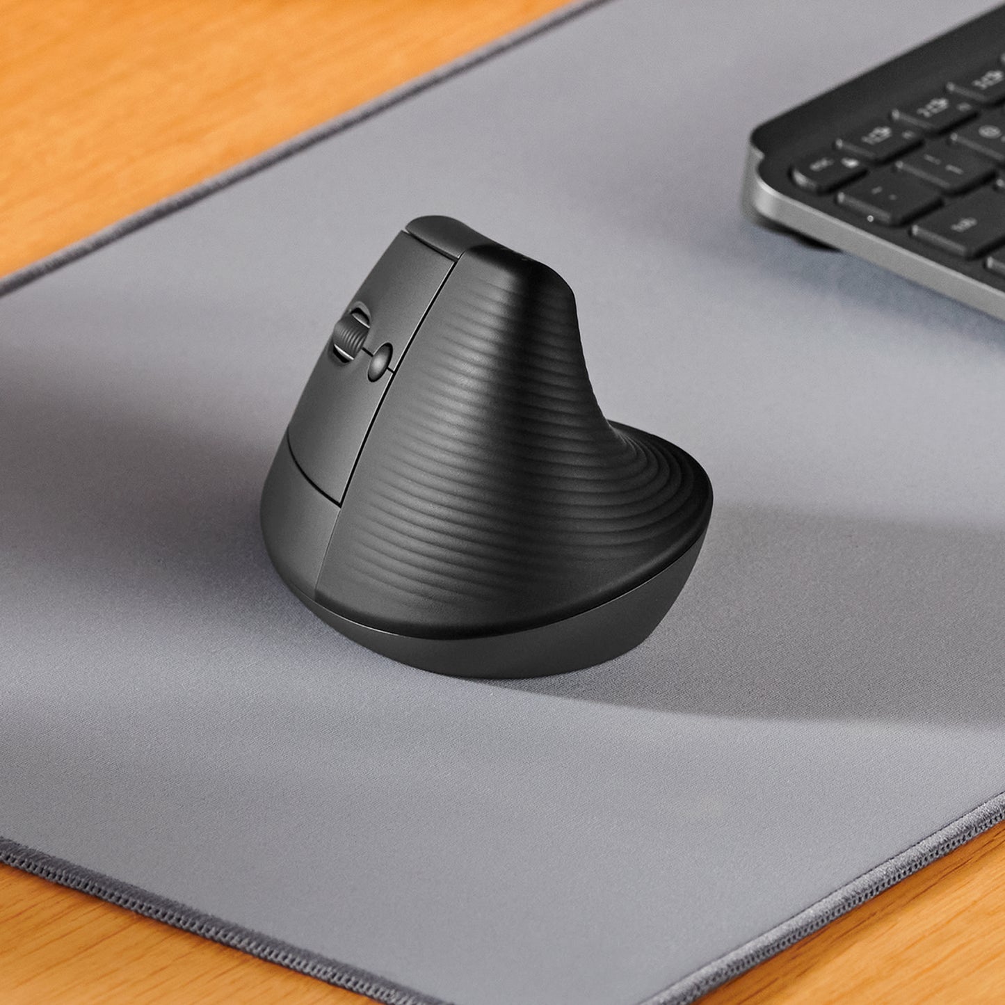 LOGITECH LIFT Left Vertical Ergonomic Mouse - GRAPHITE / BLACK - EMEA