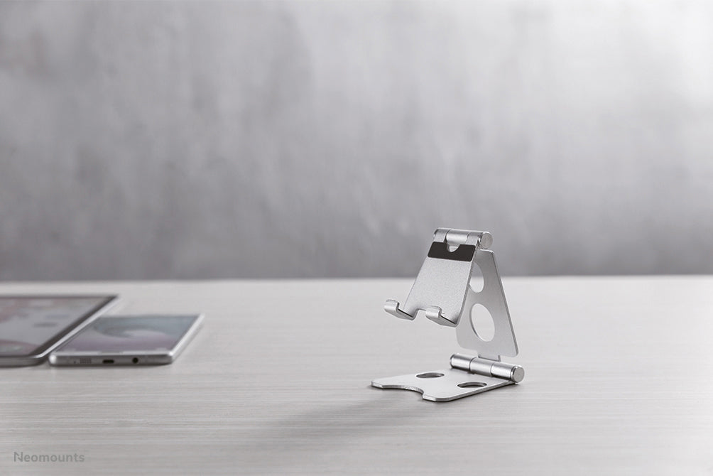 NewStar Phone Desk Stand (suited for phones up to 4,7) silver