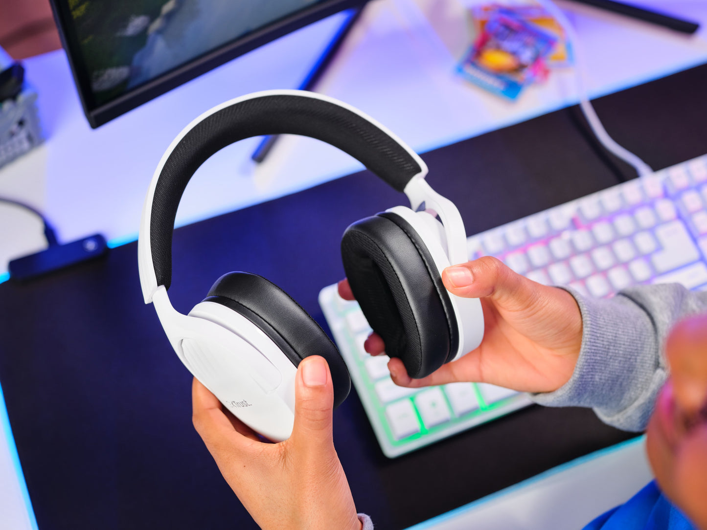 TRUST GXT489W FAYZO HEADSET WHT