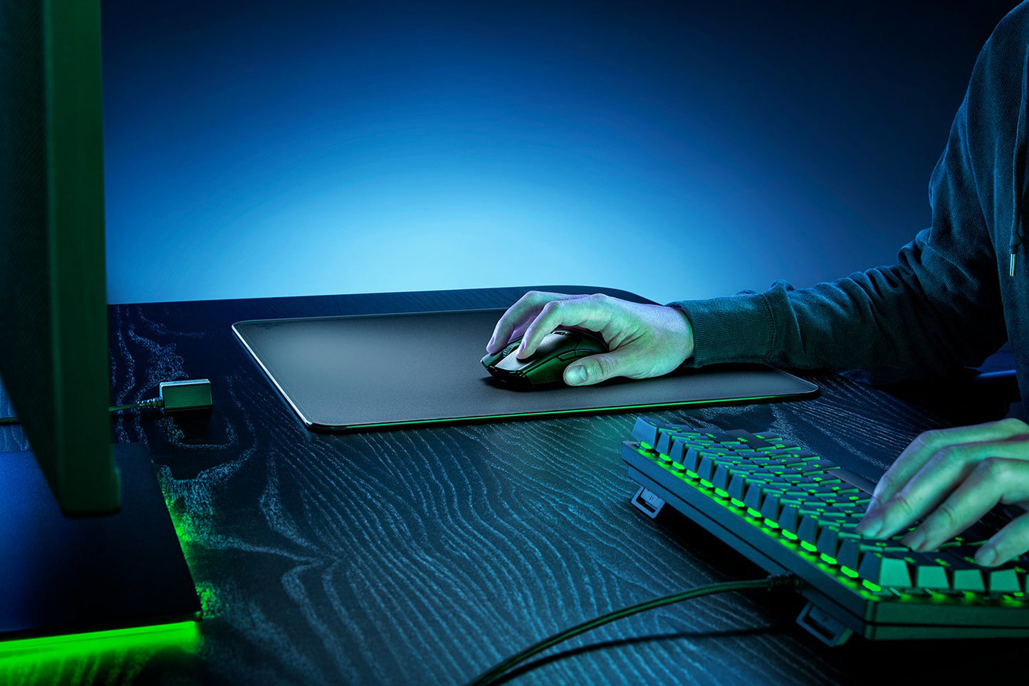 Razer Atlas - Premium Tempered Glass Mat - Black