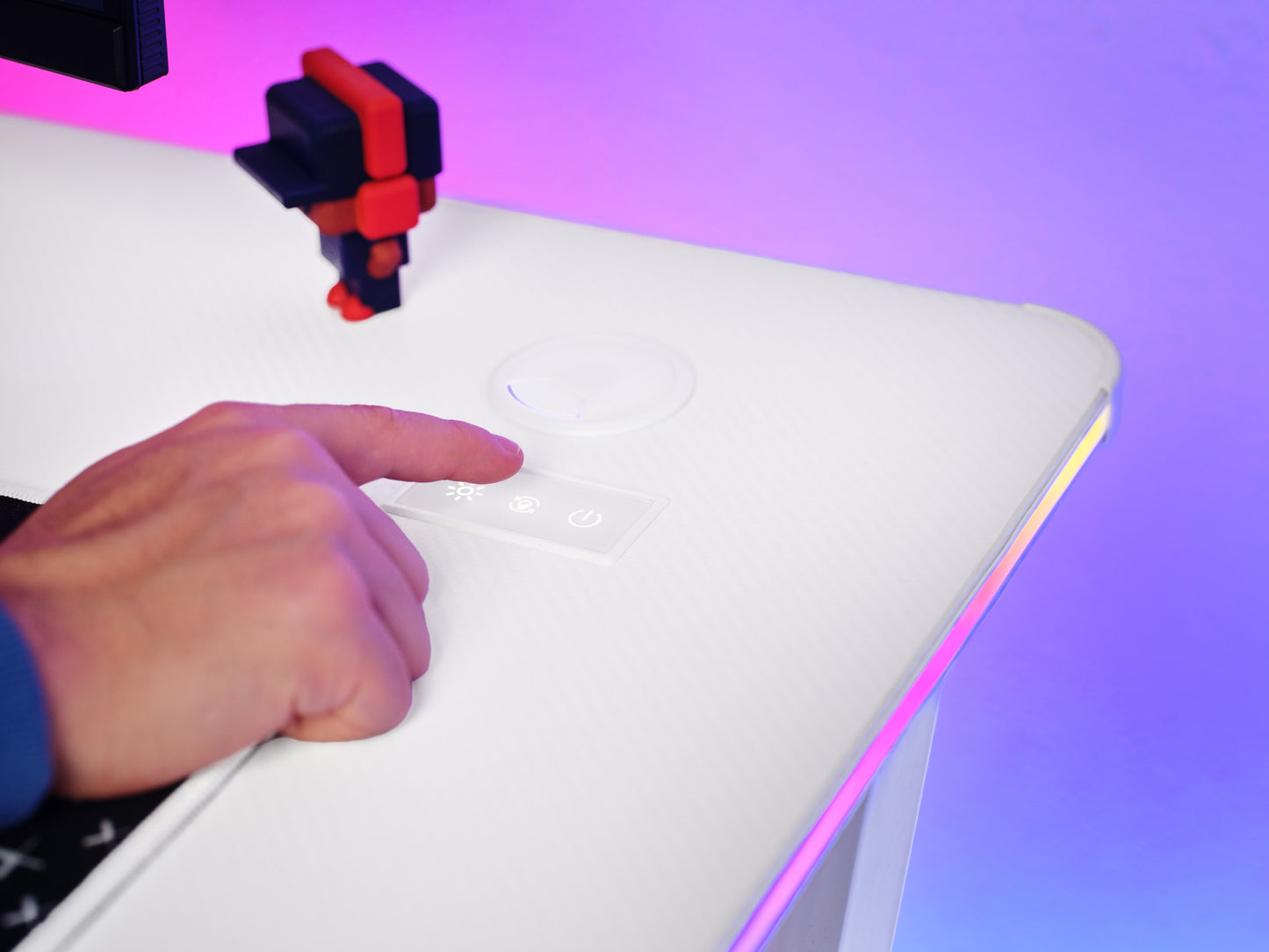 TRUST GXT709W LUMINUS RGB GAMING DESK