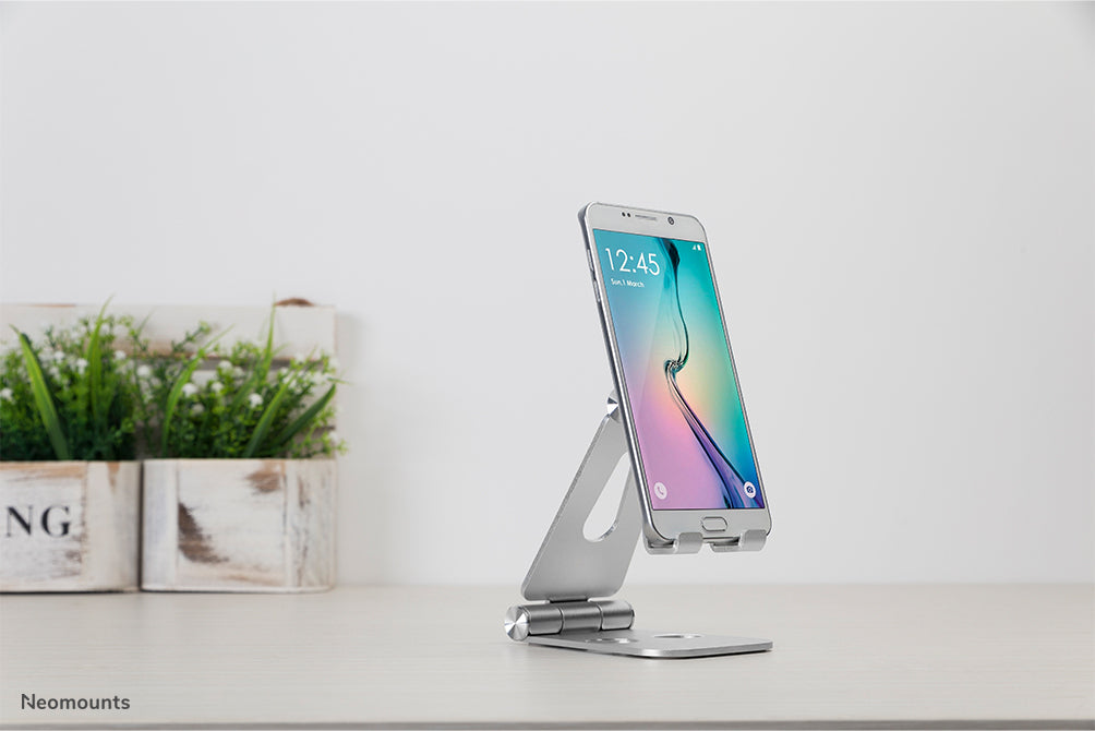 NewStar Phone Desk Stand (suited for phones up to 7) silver