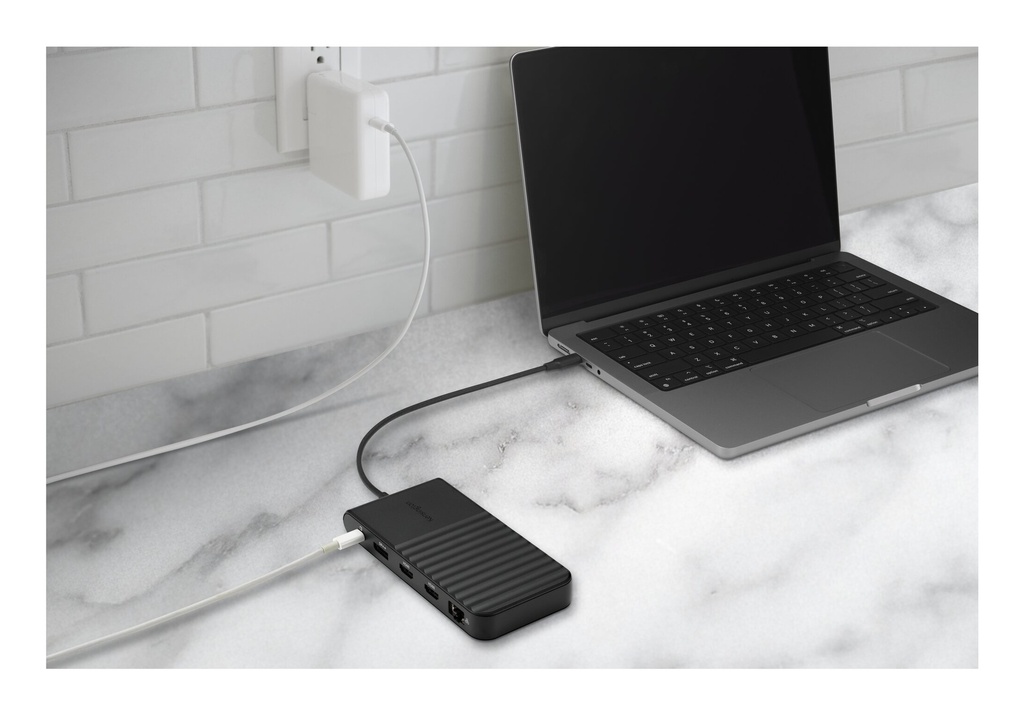 UH1500P EQ USB-C Triple Video Mobile Doc K34039WW